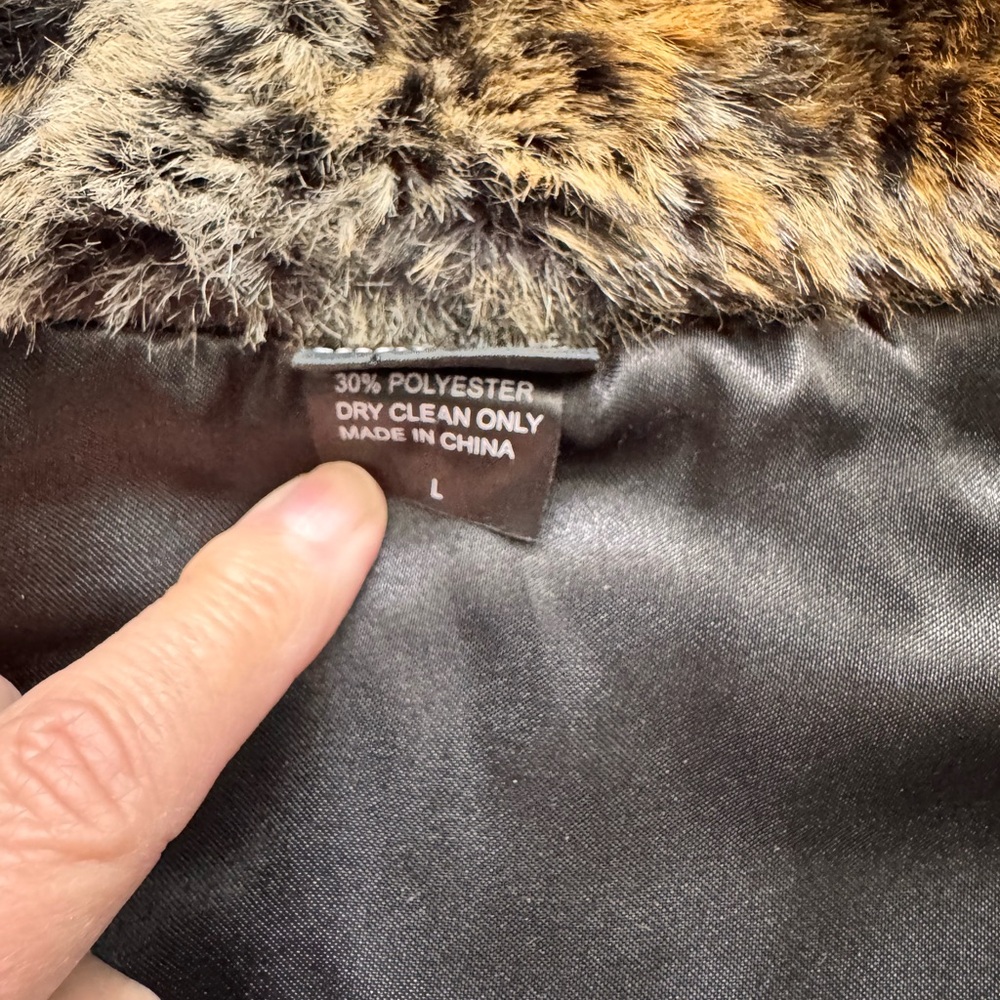 Cejon Faux Fur Leopard Vest - Picture 9 of 13